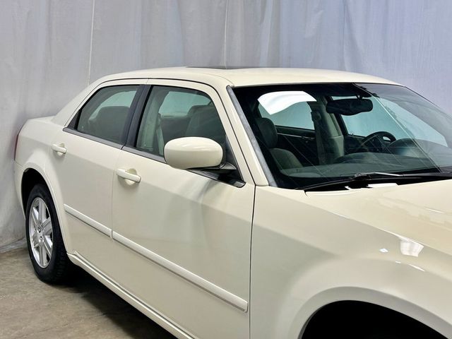 2005 Chrysler 300 4dr Sedan 300 Touring AWD *Ltd Avail* - 23035365 - 3