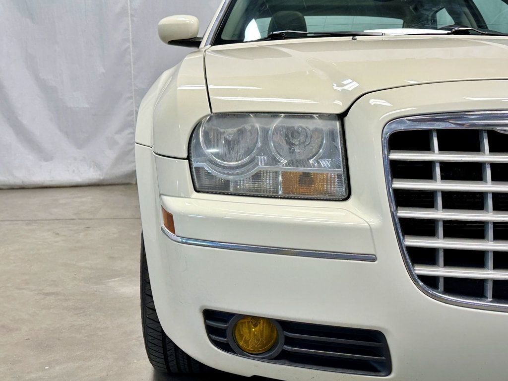 2005 Chrysler 300 4dr Sedan 300 Touring AWD *Ltd Avail* - 23035365 - 5