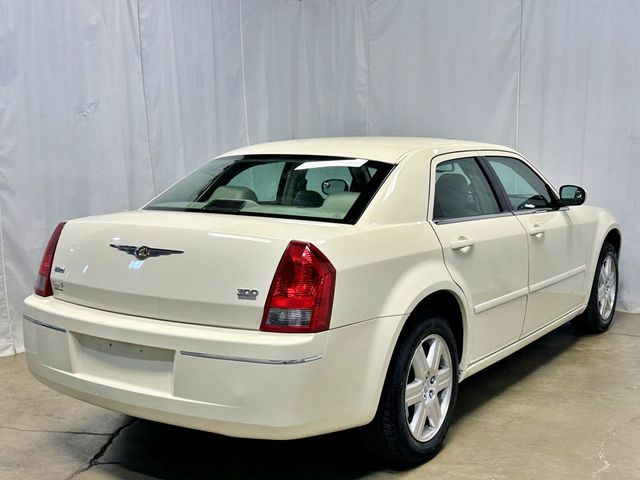 2005 Chrysler 300 4dr Sedan 300 Touring AWD *Ltd Avail* - 23035365 - 7