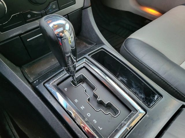 2005 Chrysler 300 Touring Sedan 4D - 22932423 - 24