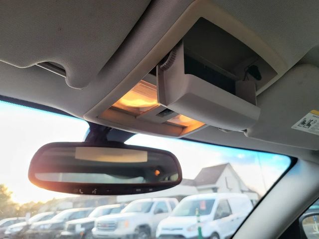 2005 Chrysler 300 Touring Sedan 4D - 22932423 - 28