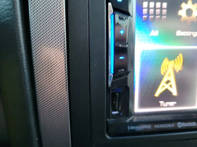 2005 Chrysler 300 Touring Sedan 4D - 22932423 - 30