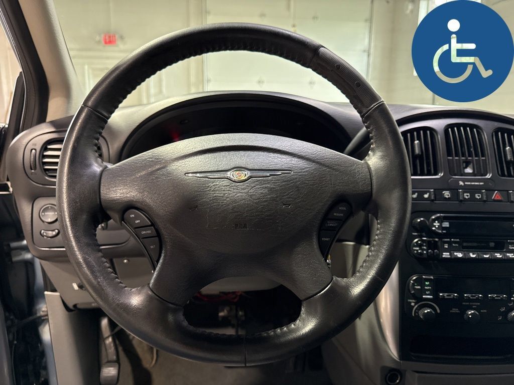 2005 Chrysler Town & Country 4dr LWB Touring FWD - 23022286 - 11
