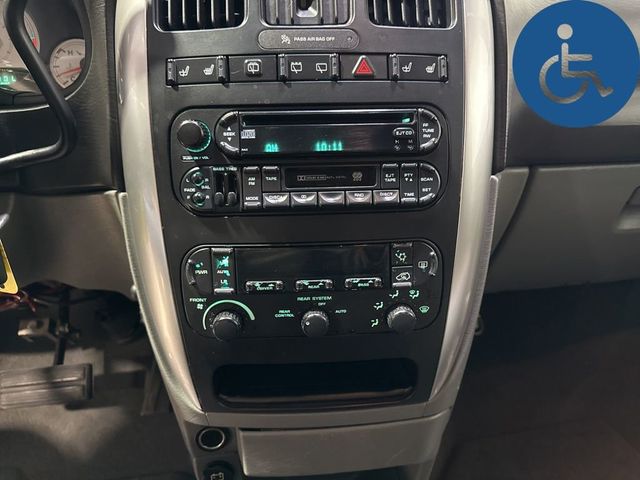 2005 Chrysler Town & Country 4dr LWB Touring FWD - 23022286 - 16