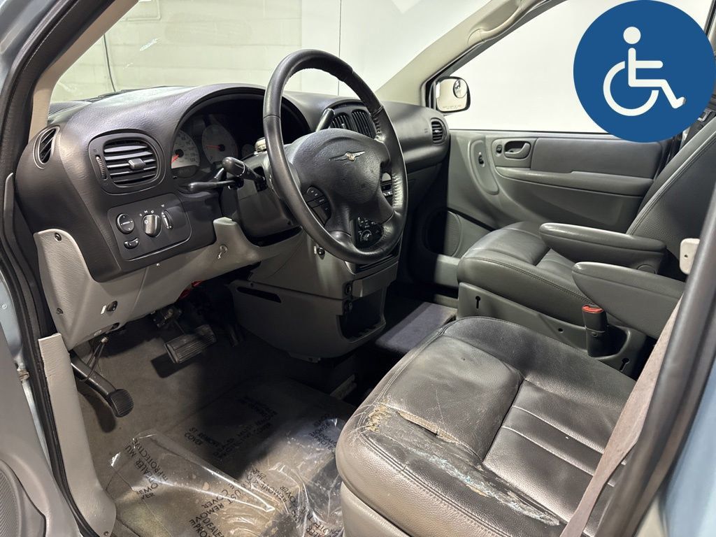 2005 Chrysler Town & Country 4dr LWB Touring FWD - 23022286 - 21