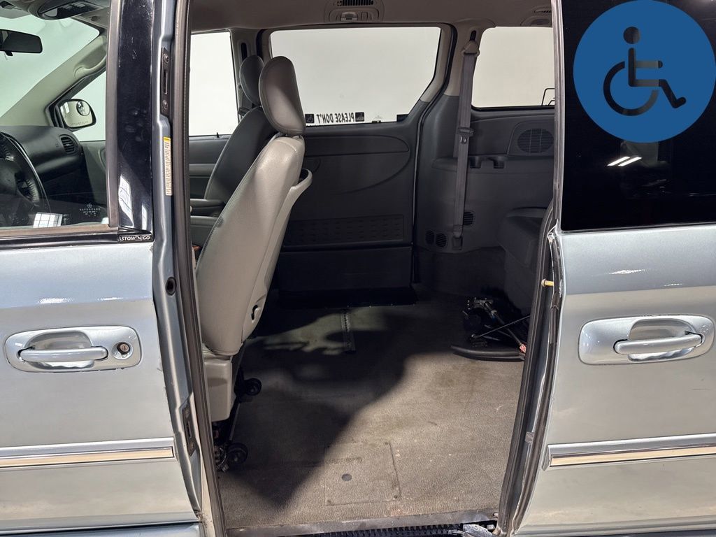 2005 Chrysler Town & Country 4dr LWB Touring FWD - 23022286 - 25