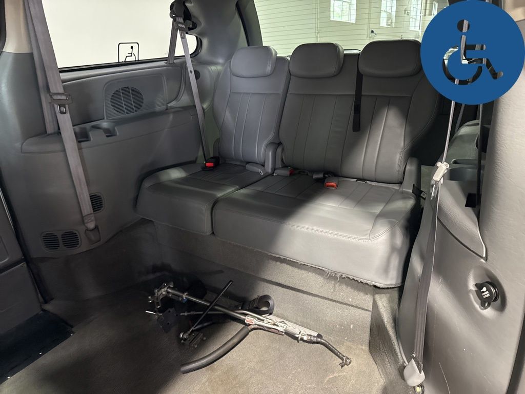 2005 Chrysler Town & Country 4dr LWB Touring FWD - 23022286 - 28