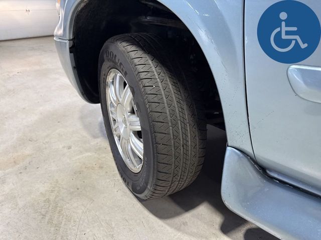 2005 Chrysler Town & Country 4dr LWB Touring FWD - 23022286 - 2