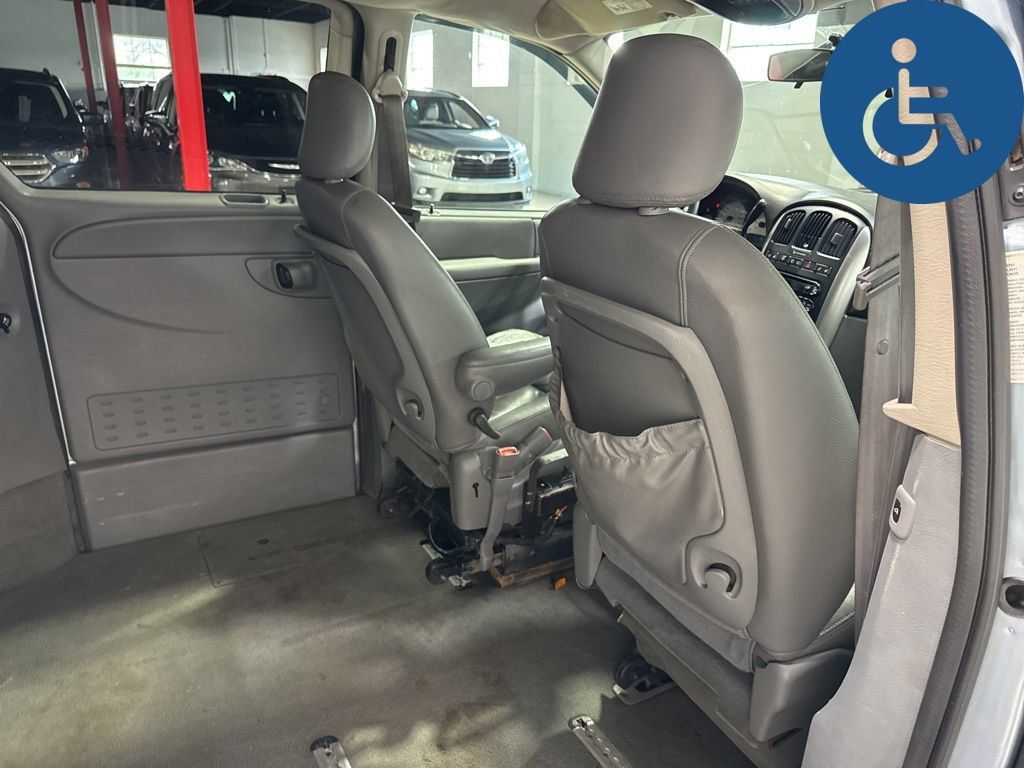 2005 Chrysler Town & Country 4dr LWB Touring FWD - 23022286 - 38