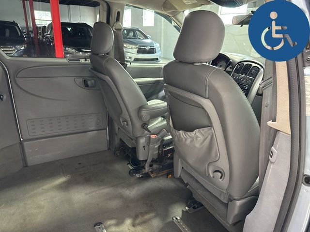 2005 Chrysler Town & Country 4dr LWB Touring FWD - 23022286 - 38