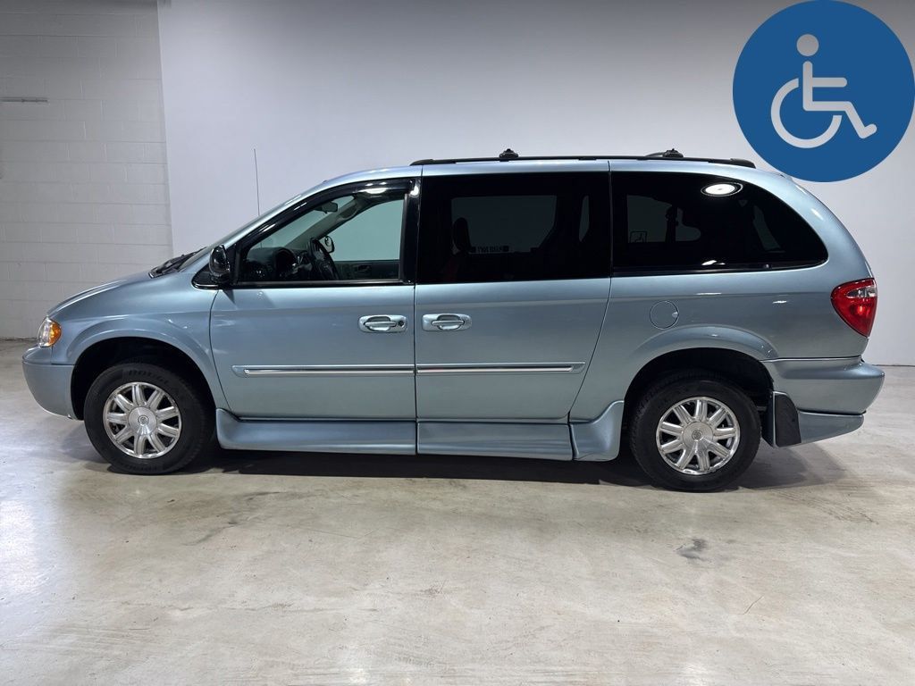 2005 Chrysler Town & Country 4dr LWB Touring FWD - 23022286 - 3