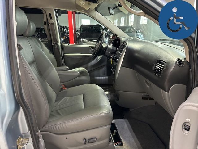 2005 Chrysler Town & Country 4dr LWB Touring FWD - 23022286 - 39