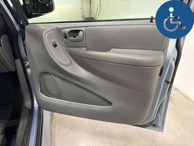 2005 Chrysler Town & Country 4dr LWB Touring FWD - 23022286 - 43