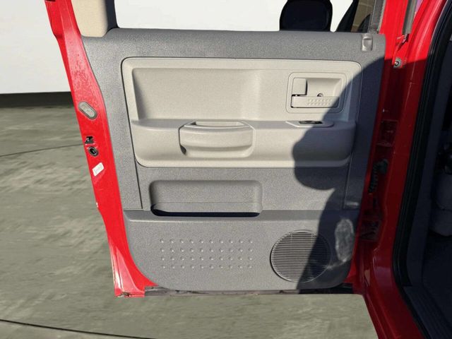 2005 Dodge Dakota SLT 4dr Quad Cab 4WD SB - 22995689 - 16