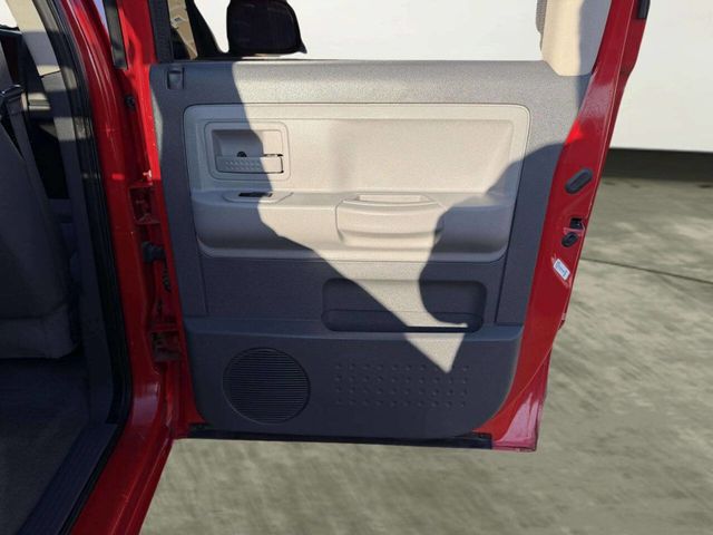 2005 Dodge Dakota SLT 4dr Quad Cab 4WD SB - 22995689 - 18