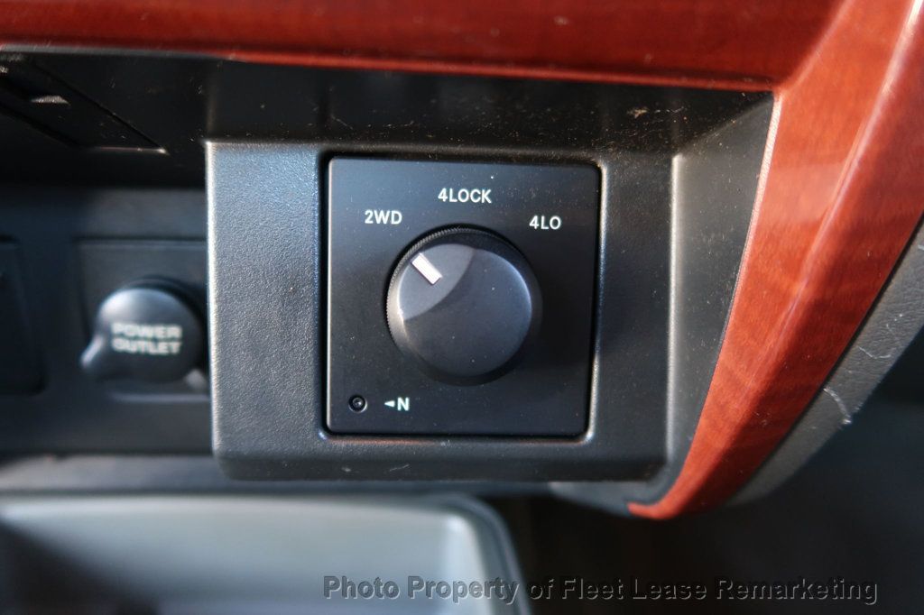 2005 Dodge Dakota Club Cab Dakota 4WD Club Cab LST  - 22945361 - 32