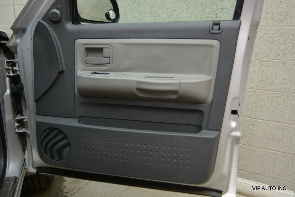 2005 Dodge Dakota Quad Cab SLT Pickup 4D 5 1/2 ft - 23002168 - 7