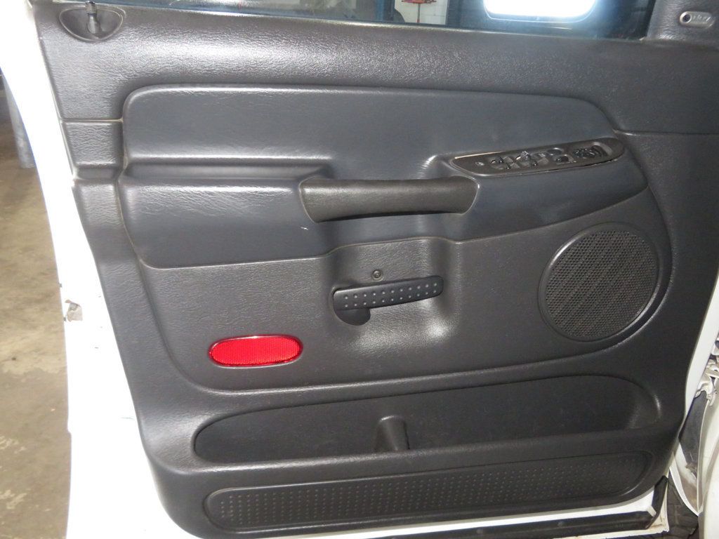 2005 Dodge Ram 3500 SLT photo 14