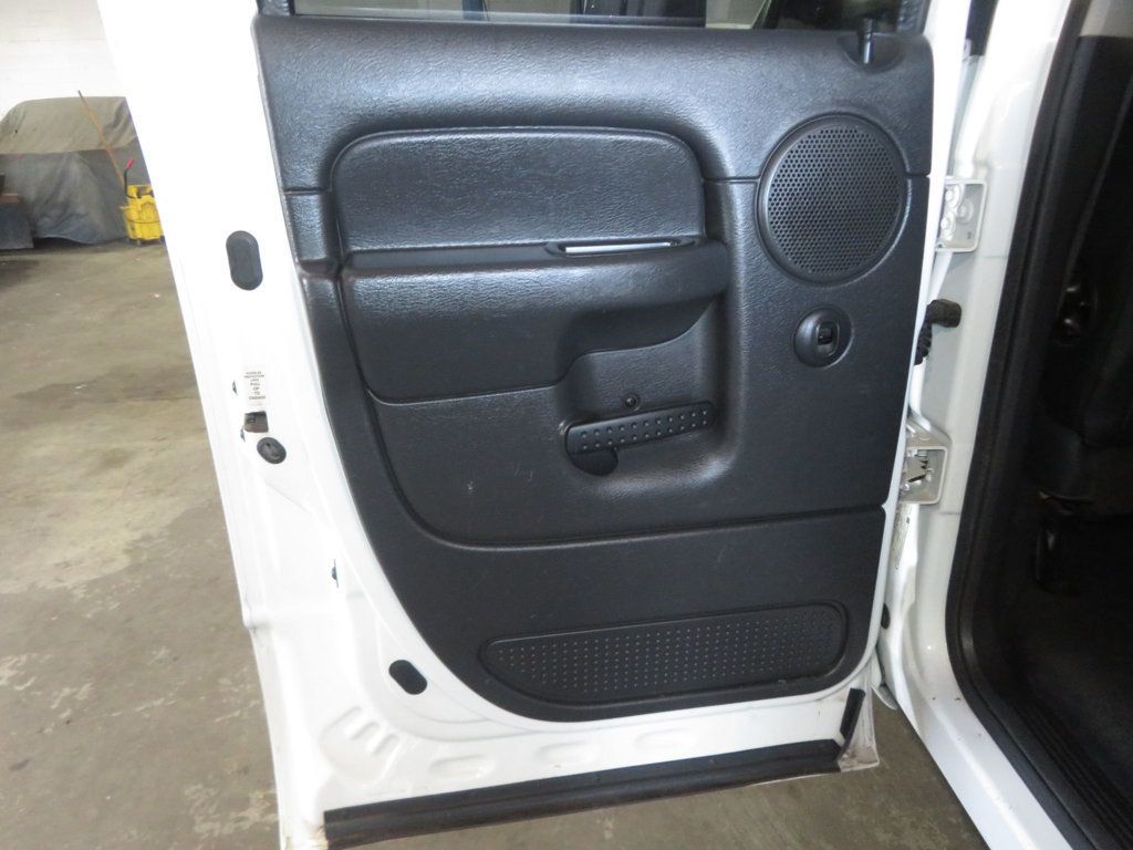 2005 Dodge Ram 3500 SLT photo 18