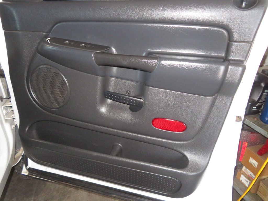 2005 Dodge Ram 3500 SLT photo 21