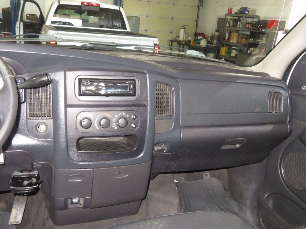 2005 Dodge Ram 3500 SLT photo 27