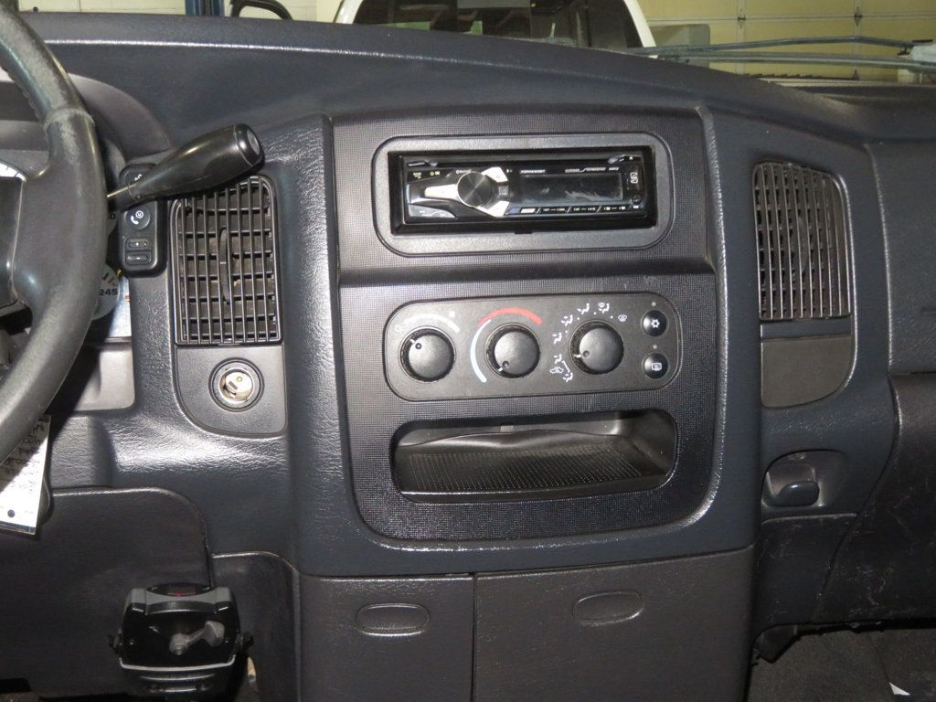 2005 Dodge Ram 3500 SLT photo 28