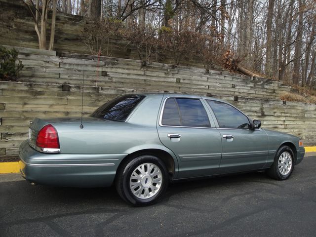 2005 Ford Crown Victoria LX-EDITION, LOADED, LOW-MILES. EXTRA-CLEAN - 22961981 - 16