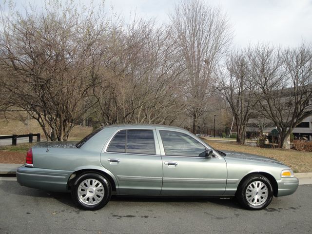 2005 Ford Crown Victoria LX-EDITION, LOADED, LOW-MILES. EXTRA-CLEAN - 22961981 - 18