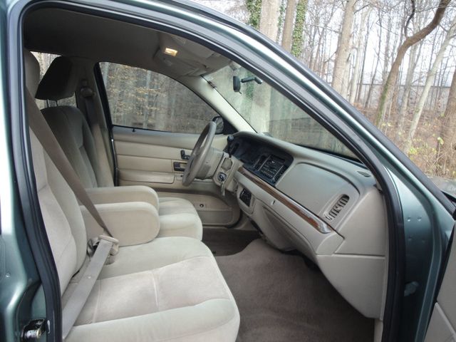 2005 Ford Crown Victoria LX-EDITION, LOADED, LOW-MILES. EXTRA-CLEAN - 22961981 - 19