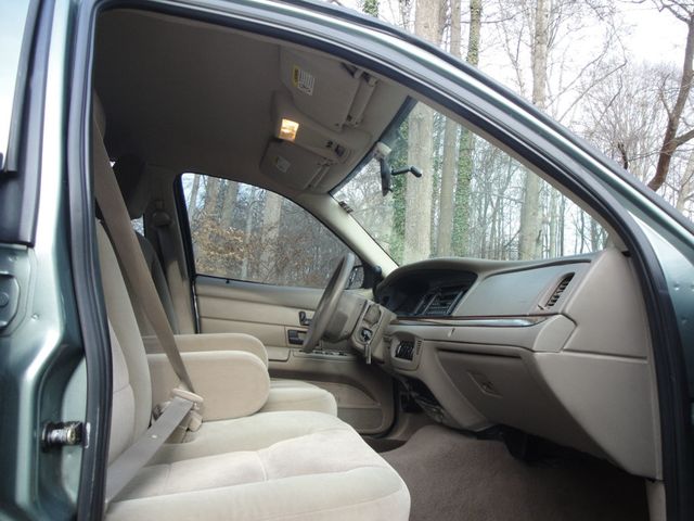 2005 Ford Crown Victoria LX-EDITION, LOADED, LOW-MILES. EXTRA-CLEAN - 22961981 - 25