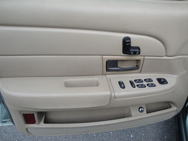 2005 Ford Crown Victoria LX-EDITION, LOADED, LOW-MILES. EXTRA-CLEAN - 22961981 - 27