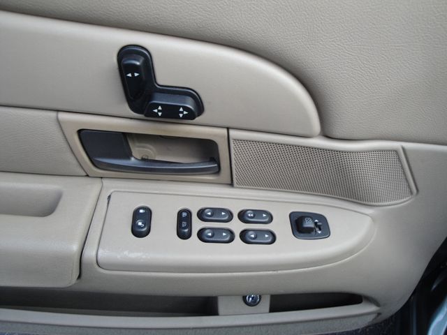 2005 Ford Crown Victoria LX-EDITION, LOADED, LOW-MILES. EXTRA-CLEAN - 22961981 - 29