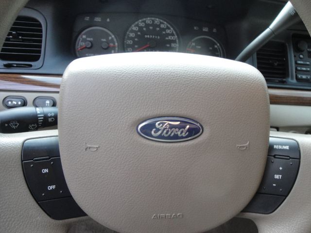 2005 Ford Crown Victoria LX-EDITION, LOADED, LOW-MILES. EXTRA-CLEAN - 22961981 - 31