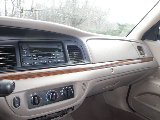 2005 Ford Crown Victoria LX-EDITION, LOADED, LOW-MILES. EXTRA-CLEAN - 22961981 - 33