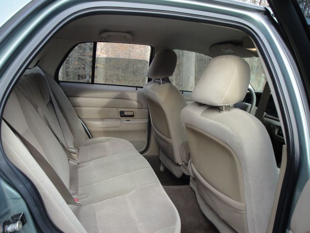 2005 Ford Crown Victoria LX-EDITION, LOADED, LOW-MILES. EXTRA-CLEAN - 22961981 - 38