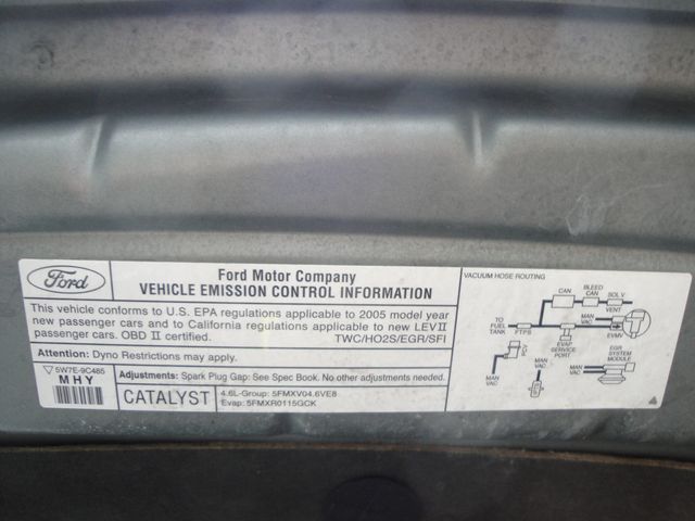 2005 Ford Crown Victoria LX-EDITION, LOADED, LOW-MILES. EXTRA-CLEAN - 22961981 - 40