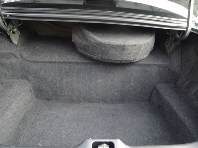 2005 Ford Crown Victoria LX-EDITION, LOADED, LOW-MILES. EXTRA-CLEAN - 22961981 - 41