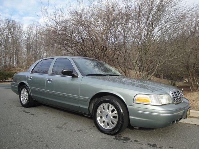 2005 Ford Crown Victoria LX-EDITION, LOADED, LOW-MILES. EXTRA-CLEAN - 22961981 - 4