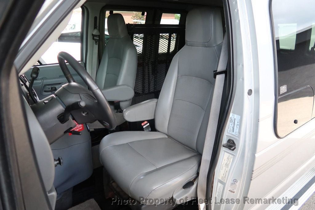 2005 Ford Econoline Cargo Van E250 Cargo Vans Handicap Lift  - 22887105 - 10