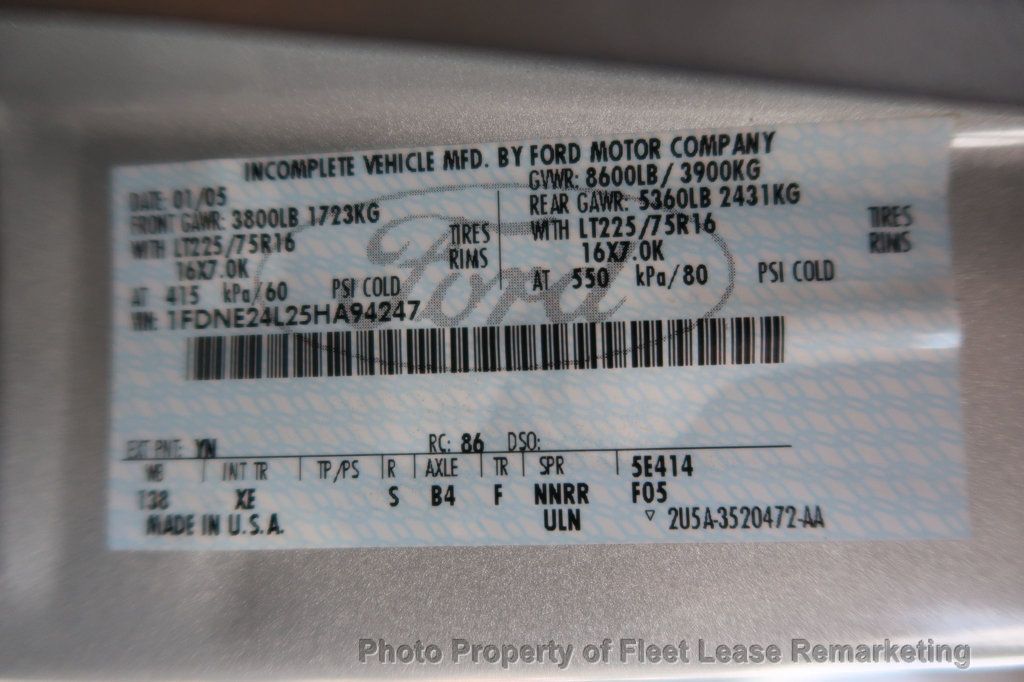 2005 Ford Econoline Cargo Van E250 Cargo Vans Handicap Lift  - 22887105 - 12