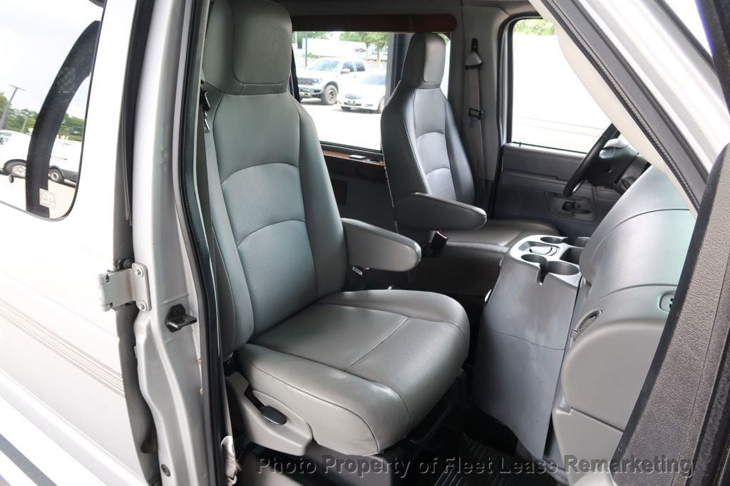 2005 Ford Econoline Cargo Van E250 Cargo Vans Handicap Lift  - 22887105 - 21