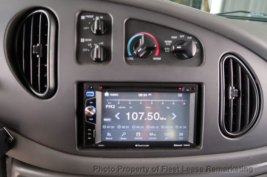 2005 Ford Econoline Cargo Van E250 Cargo Vans Handicap Lift  - 22887105 - 26