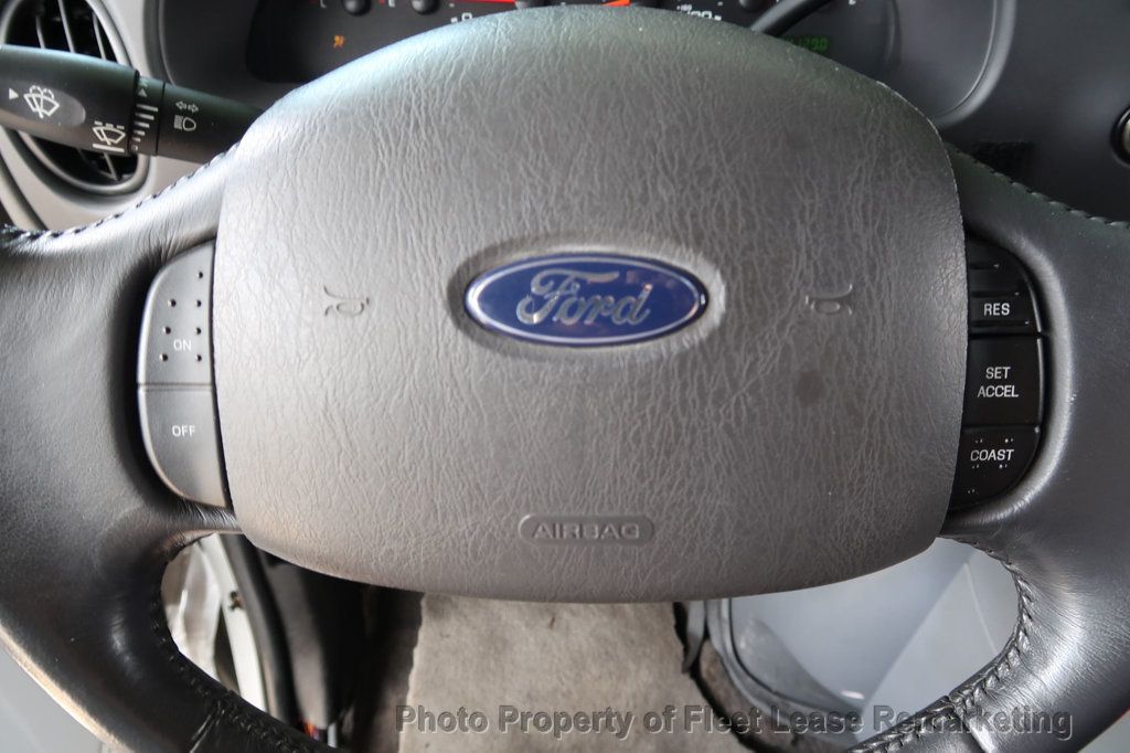 2005 Ford Econoline Cargo Van E250 Cargo Vans Handicap Lift  - 22887105 - 29