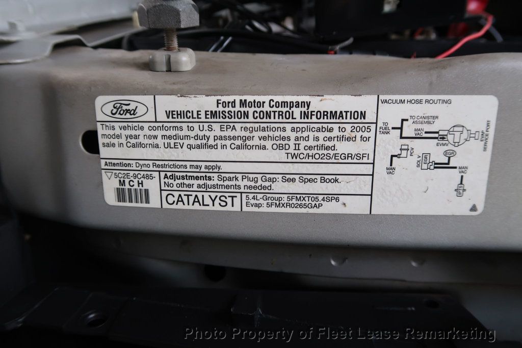 2005 Ford Econoline Cargo Van E250 Cargo Vans Handicap Lift  - 22887105 - 35