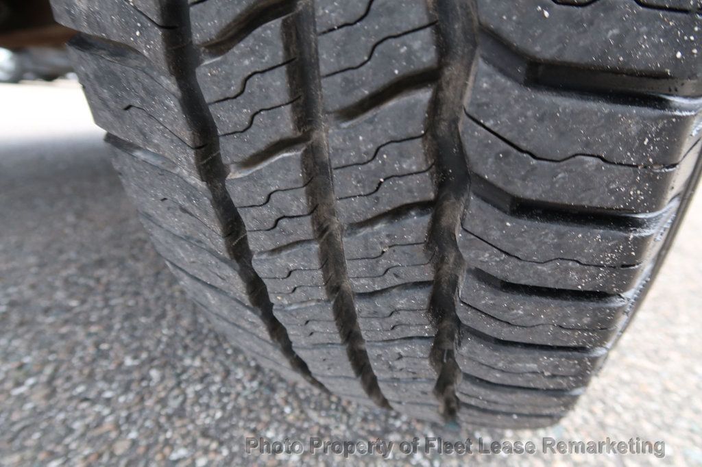 2005 Ford Econoline Cargo Van E250 Cargo Vans Handicap Lift  - 22887105 - 36