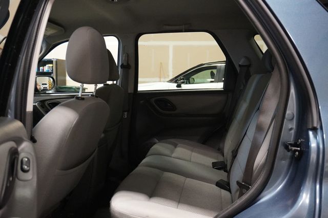 2005 Ford Escape 4dr 103" WB 3.0L XLT 4WD - 23041132 - 9