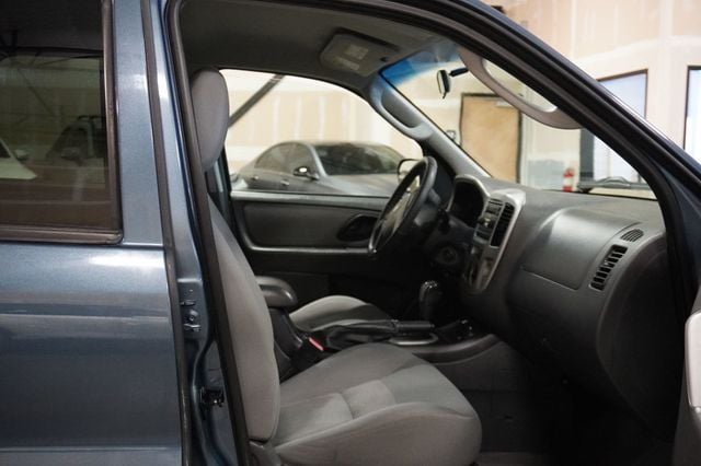 2005 Ford Escape 4dr 103" WB 3.0L XLT 4WD - 23041132 - 6