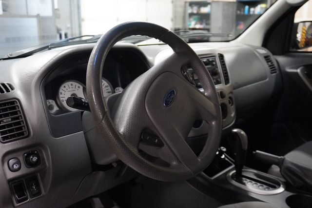 2005 Ford Escape 4dr 103" WB 3.0L XLT 4WD - 23041132 - 7