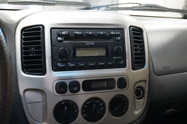 2005 Ford Escape 4dr 103" WB 3.0L XLT 4WD - 23041132 - 8