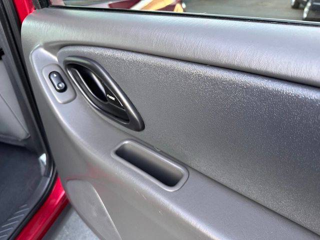 2005 Ford Escape HEV Hybrid 4dr SUV - 22998845 - 17